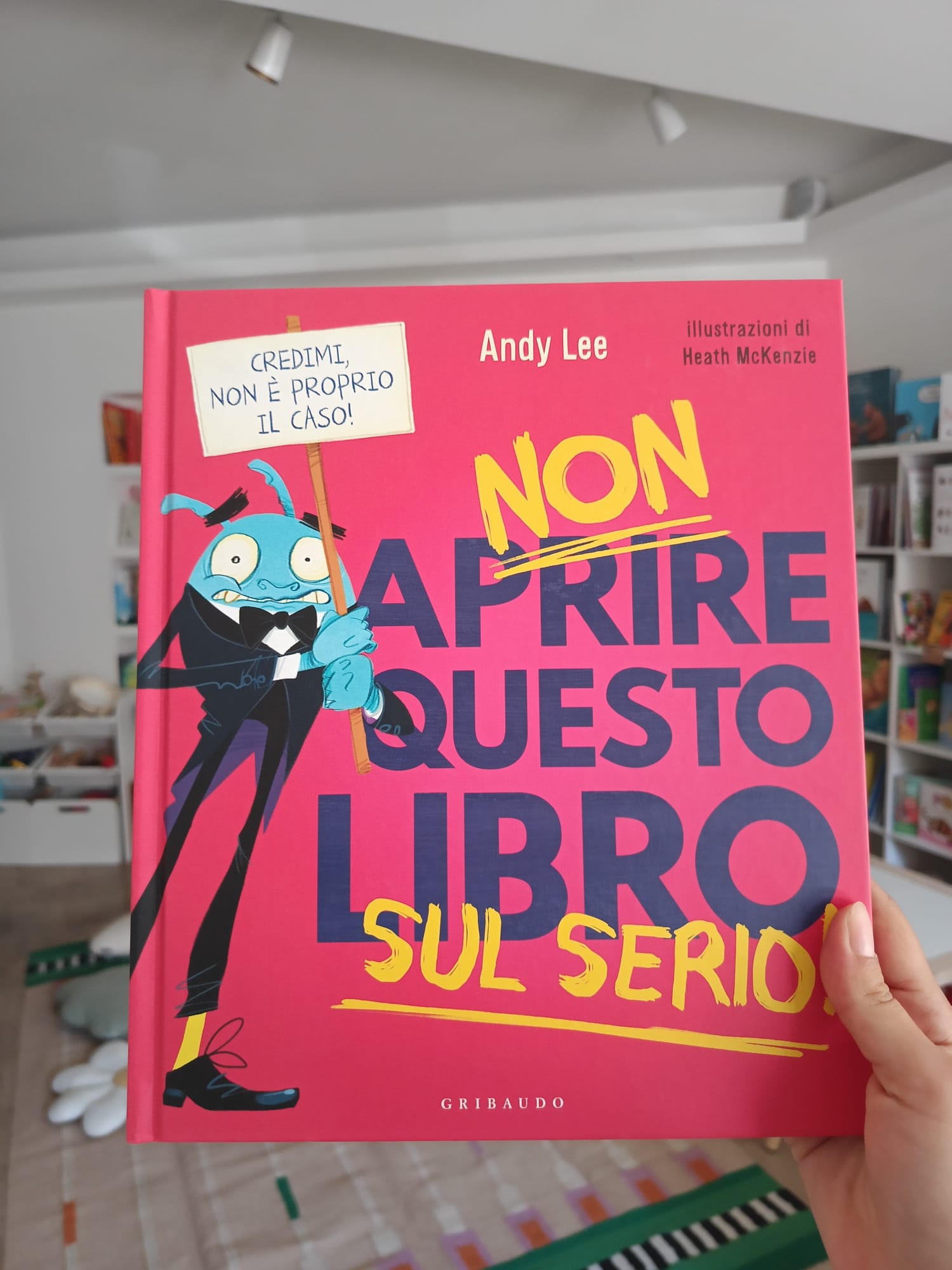 Non aprire questo libro sul serio!